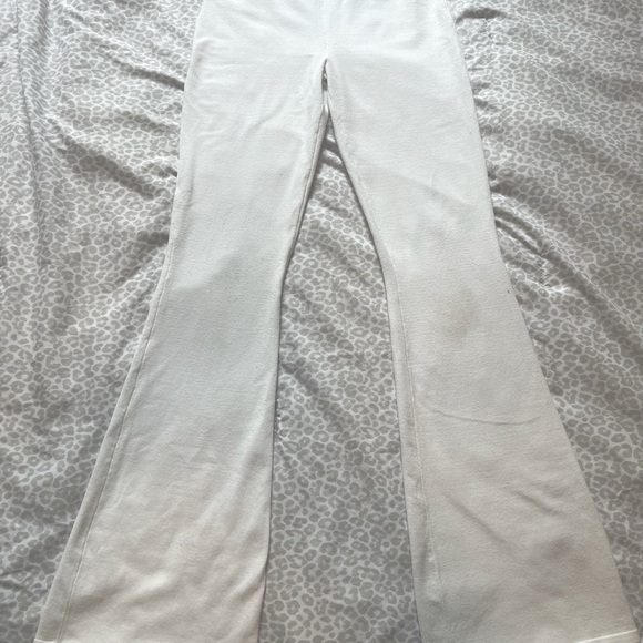 This super cute two piece set from Aritzia is both cozy and stylish! - Picture 4 of 5